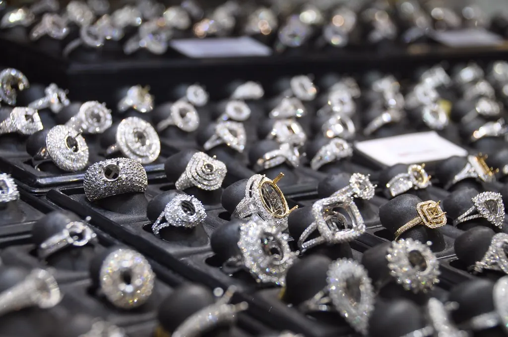 Vitrina de anillos con diamantes